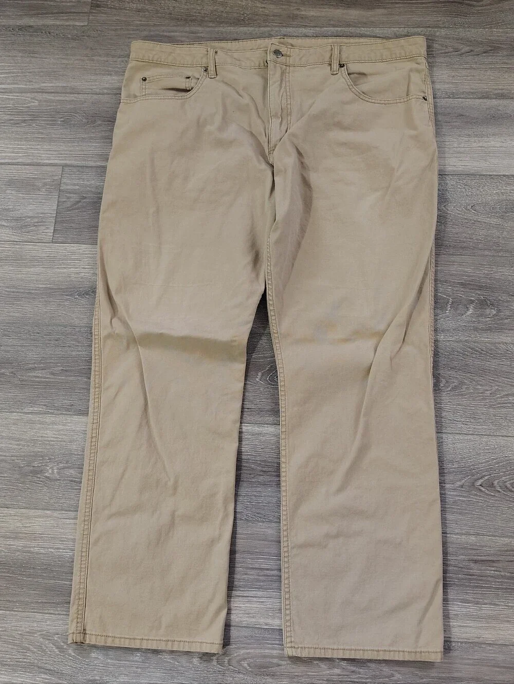 Magellan Outdoors Men's Tan  Relaxed Fit Jeans 42 X 31